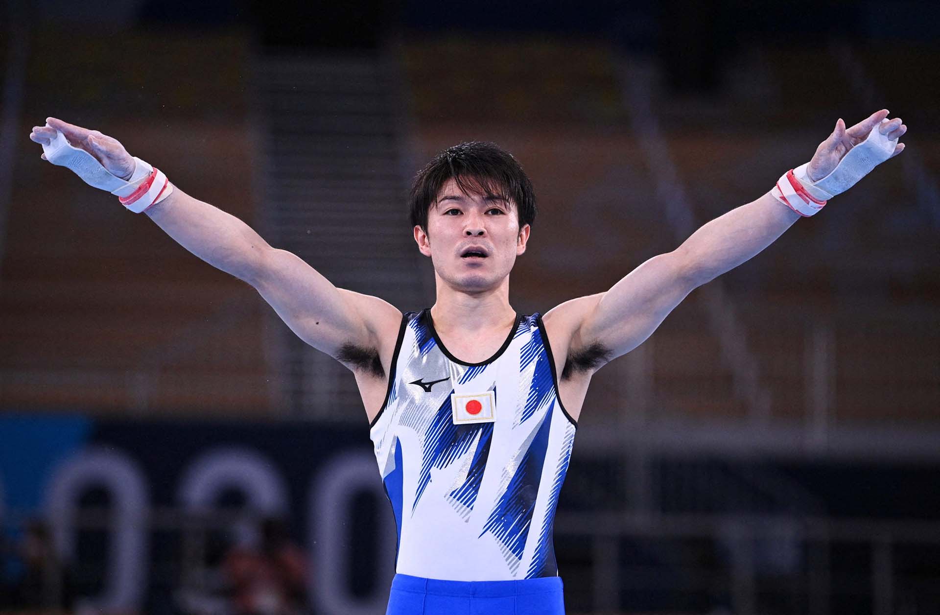 Uchimura prepares to flip