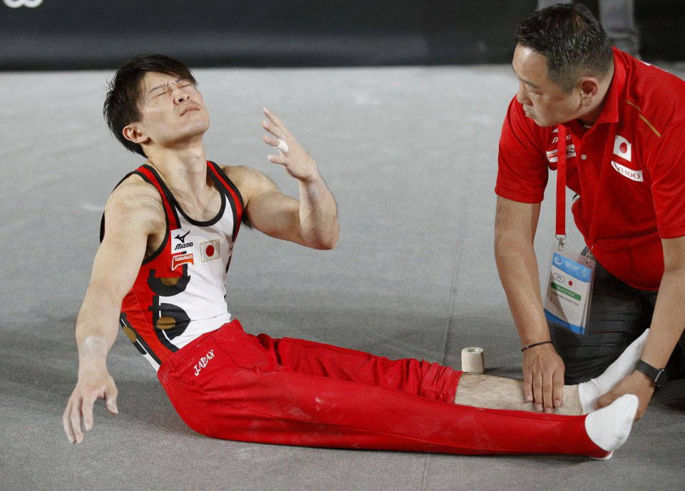 Uchimura breaks ankle