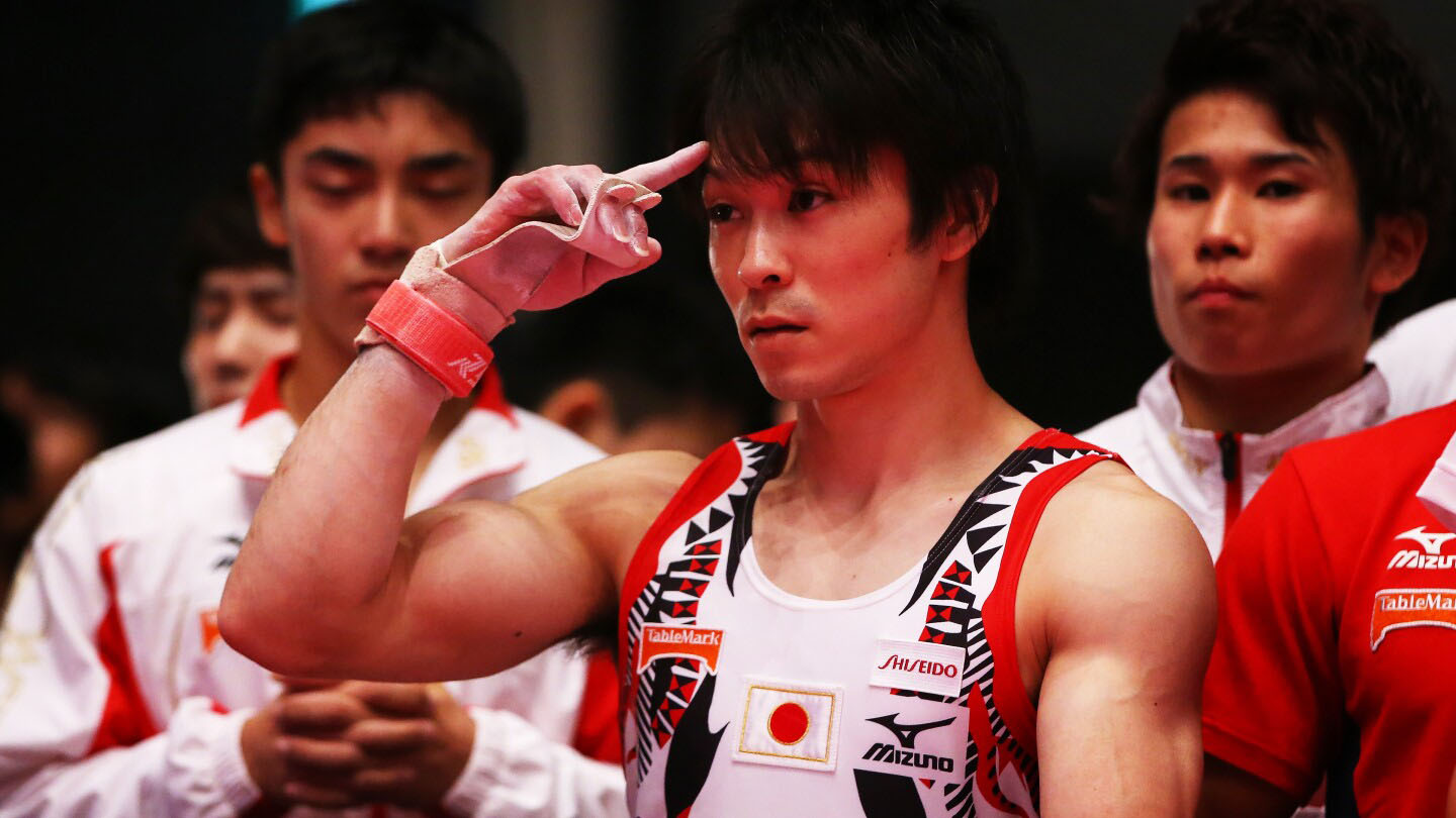 Uchimura saluting